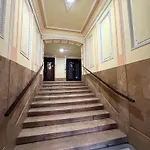 Apartment Crown Ultracentral - One Bedroom, Living & Full Kitchen *