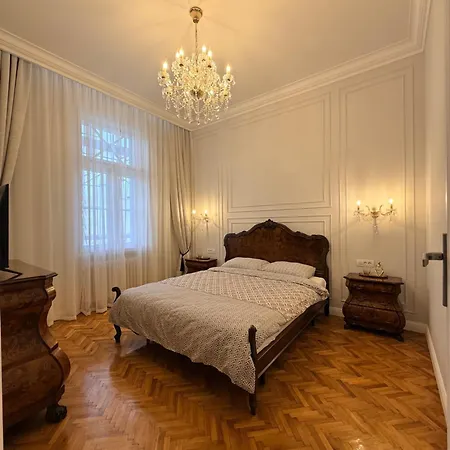 דירה Crown Ultracentral - One Bedroom, Living & Full Kitchen