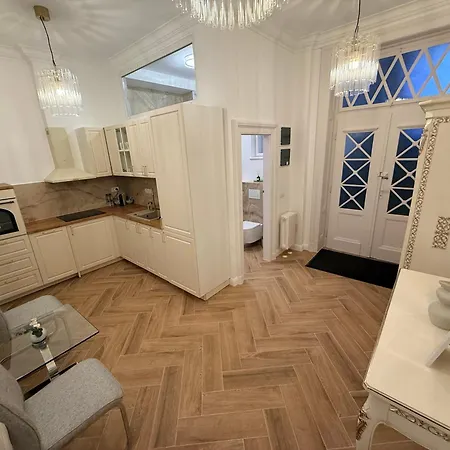 Lejlighed Crown Ultracentral - One Bedroom, Living & Full Kitchen *