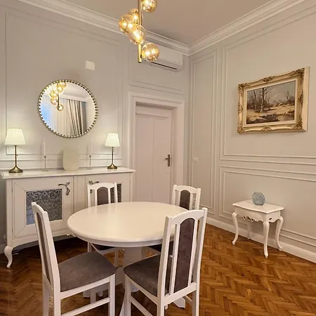 Lejlighed Crown Ultracentral - One Bedroom, Living & Full Kitchen *