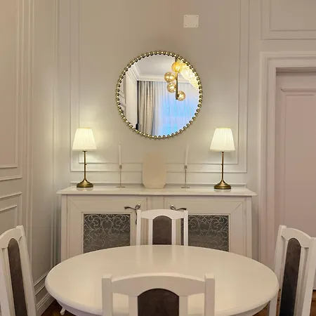 Crown Ultracentral - Stylish Apartment *