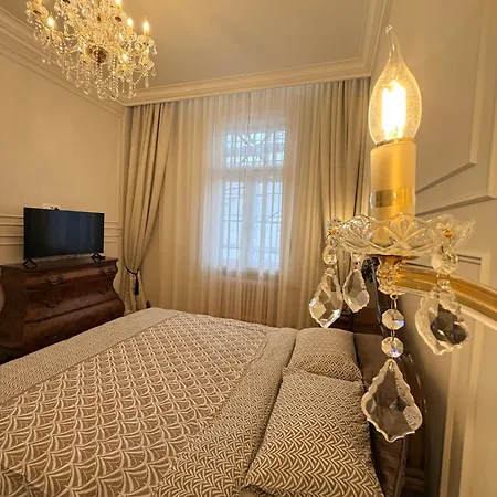 Crown Ultracentral - Stylish Apartment