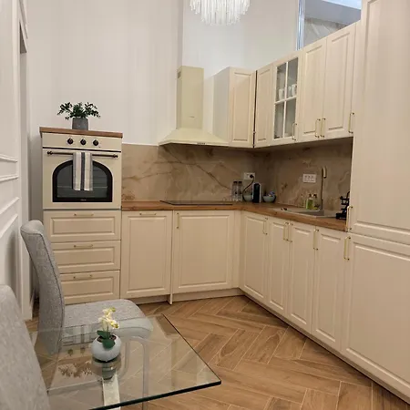 Crown Ultracentral - Stylish Timisoara