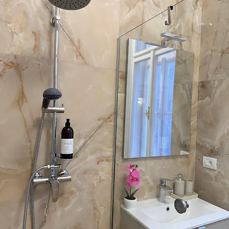 Crown Ultracentral - Stylish Timisoara