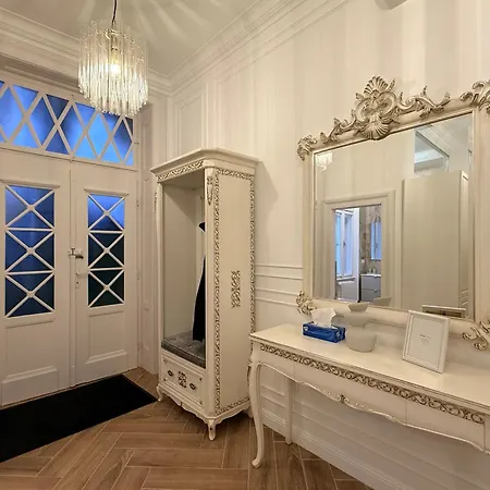 Crown Ultracentral - One Bedroom, Living & Full Kitchen Apartment Timişoara