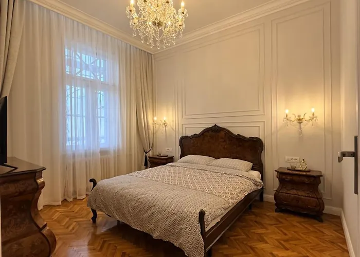 דירה Crown Ultracentral - One Bedroom, Living & Full Kitchen