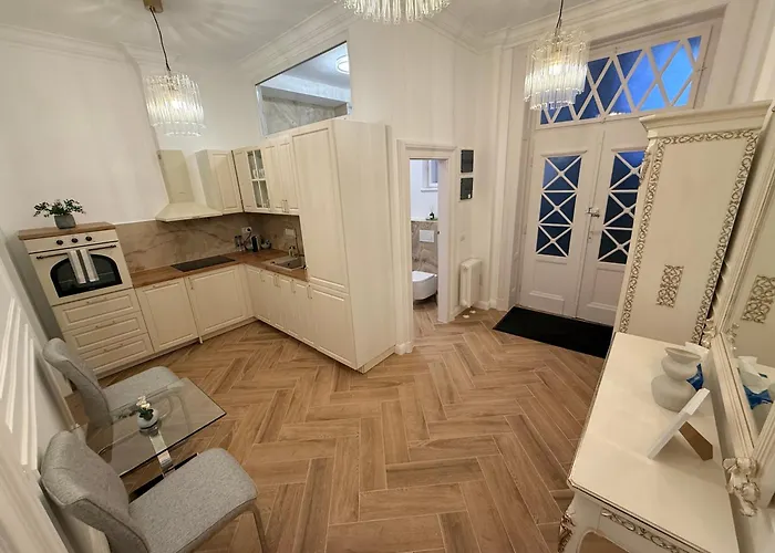 Lejlighed Crown Ultracentral - One Bedroom, Living & Full Kitchen *