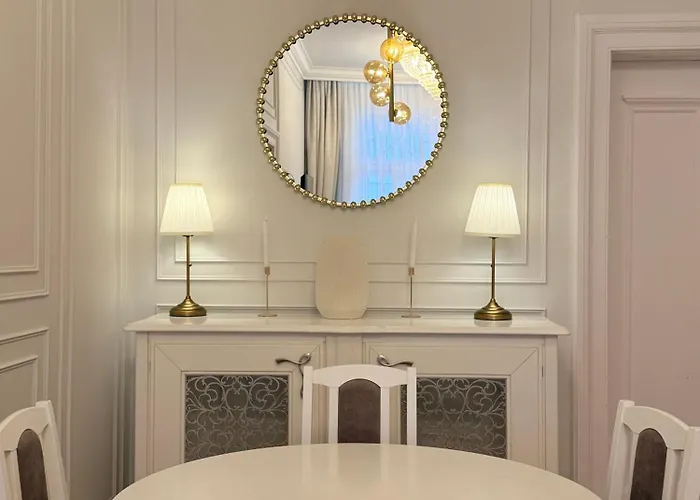 Crown Ultracentral - One Bedroom, Living & Full Kitchen דירה *