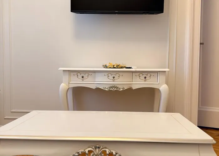 דירה Crown Ultracentral - One Bedroom, Living & Full Kitchen