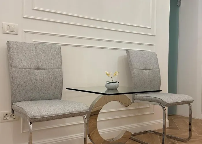 Crown Ultracentral - One Bedroom, Living & Full Kitchen דירה *