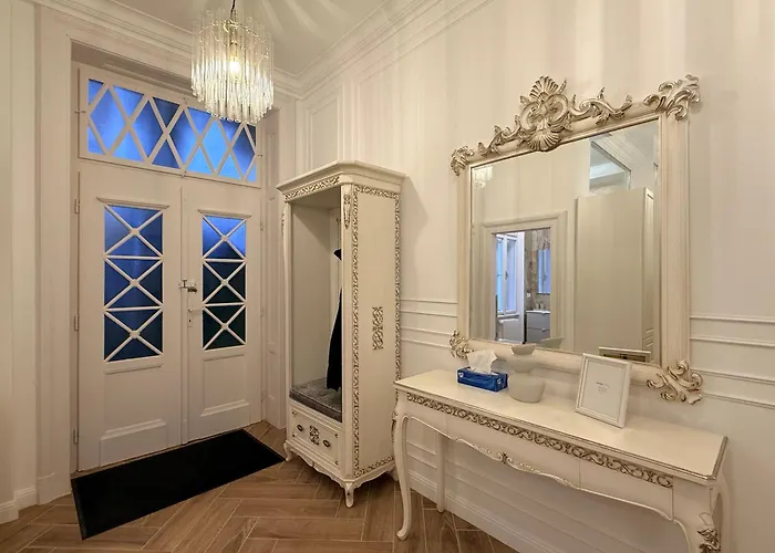 Crown Ultracentral - One Bedroom, Living & Full Kitchen Lejlighed Timişoara