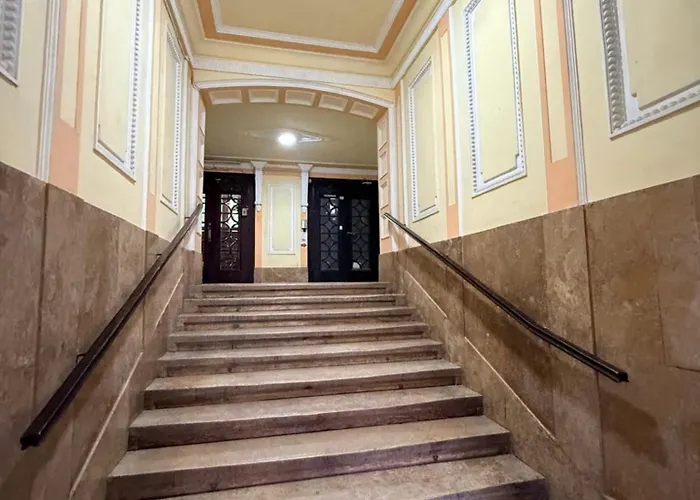 Apartment Crown Ultracentral - One Bedroom, Living & Full Kitchen *